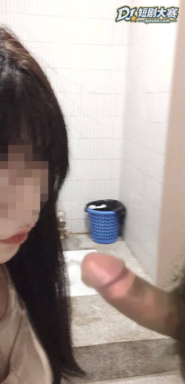 男公厕露出，陌陌随机约到两人口交相关图片2